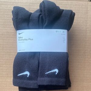 Nike Everyday Plus Black Crew Socks